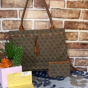 Dooney & Bourke ❤️‍🔥VTG Tassle Tote set